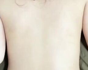 【個人撮影】パンツずらしで挿入ぶっかけ！素人OLのハメ撮り